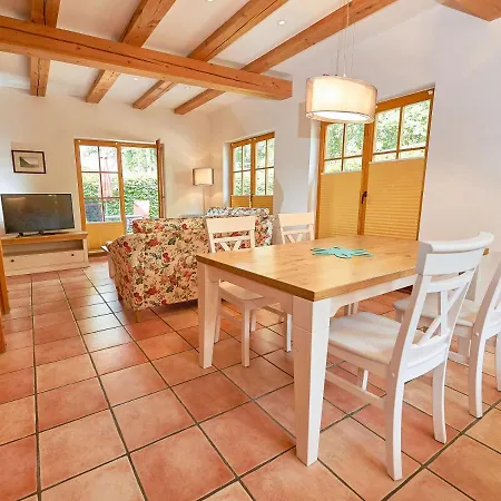 Strandschloesschen Sellin - Haushaelfte 4 Holiday home *