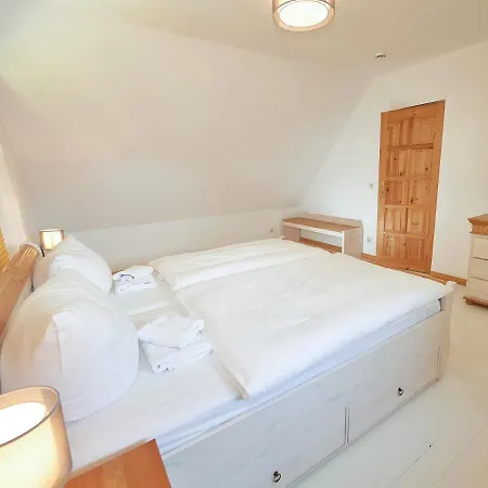 Strandschloesschen Sellin - Haushaelfte 4 Holiday home