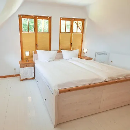 Strandschloesschen Sellin - Haushaelfte 4 Holiday home