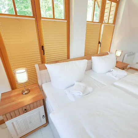 Strandschloesschen Sellin - Haushaelfte 4 Holiday home